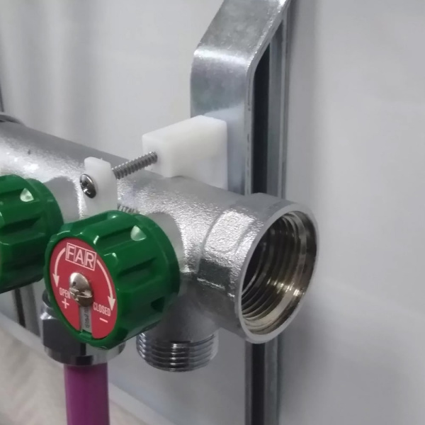 Кронштейн с креплениями 1" для монтажа коллекторов FAR Кронштейн с креплениями 1" для монтажа коллекторов FAR